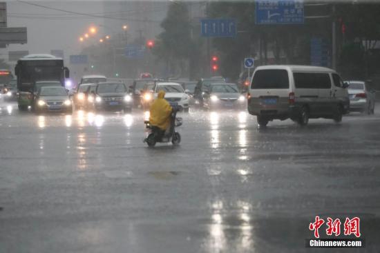 寧波大暴雨最新預(yù)警，如何應(yīng)對(duì)及防范建議