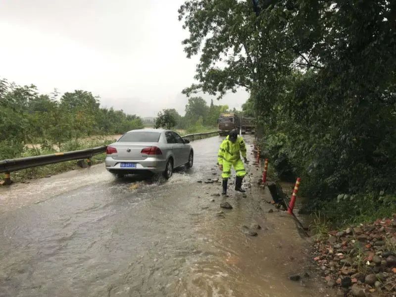 彭州大暴雨最新情況報告更新，暴雨影響及應對措施分析